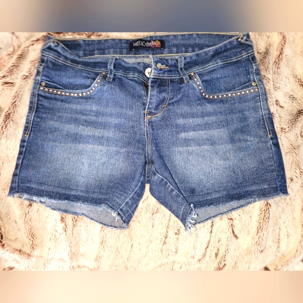 Levi's mid shorts size 7